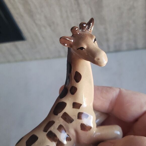 Cute Vintage Giraffe Porcelain Salt & Pepper Shakers - Picture 5 of 9